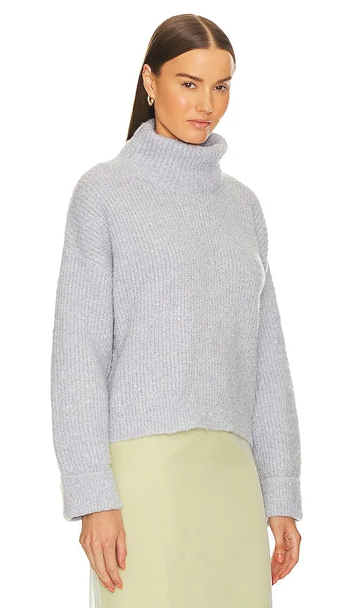 525 Vida Boucle Turtleneck Pullover Sweater in Baby Blue