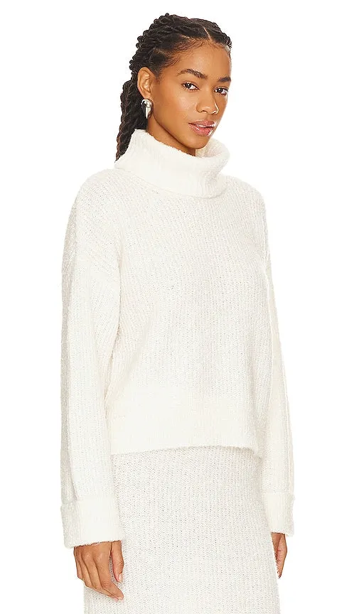 525 Vida Boucle Turtleneck Pullover Sweater in Cream
