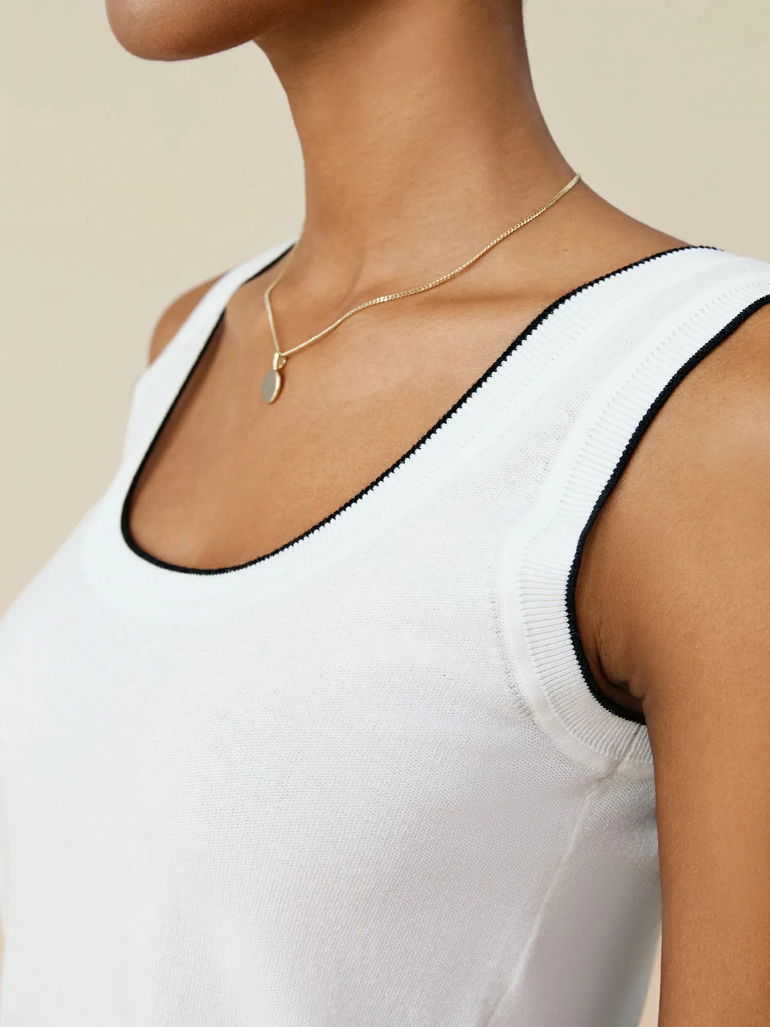 Amoretu Cotton & Linen U-Neck Contrast Trim Vest