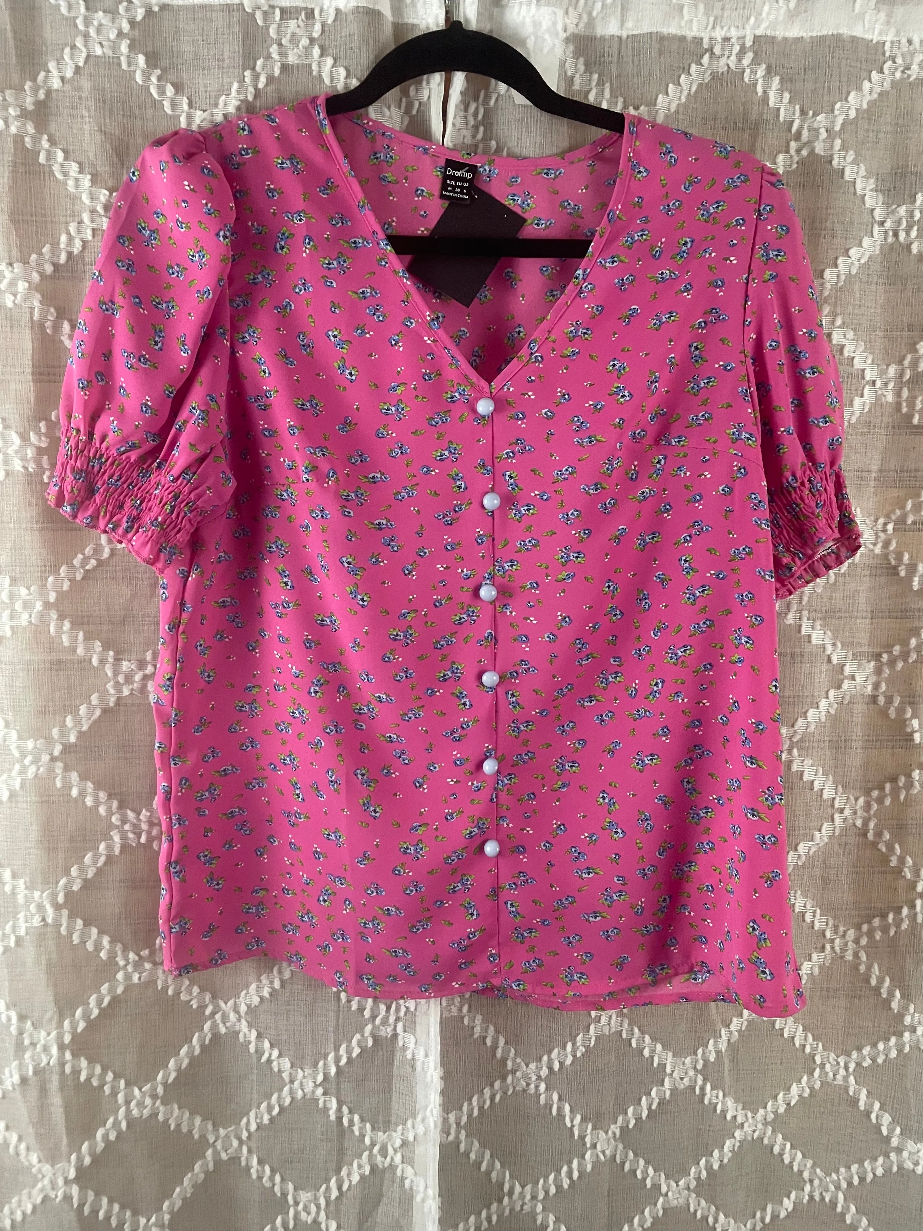 Droimp Floral V-Neck w/buttons top